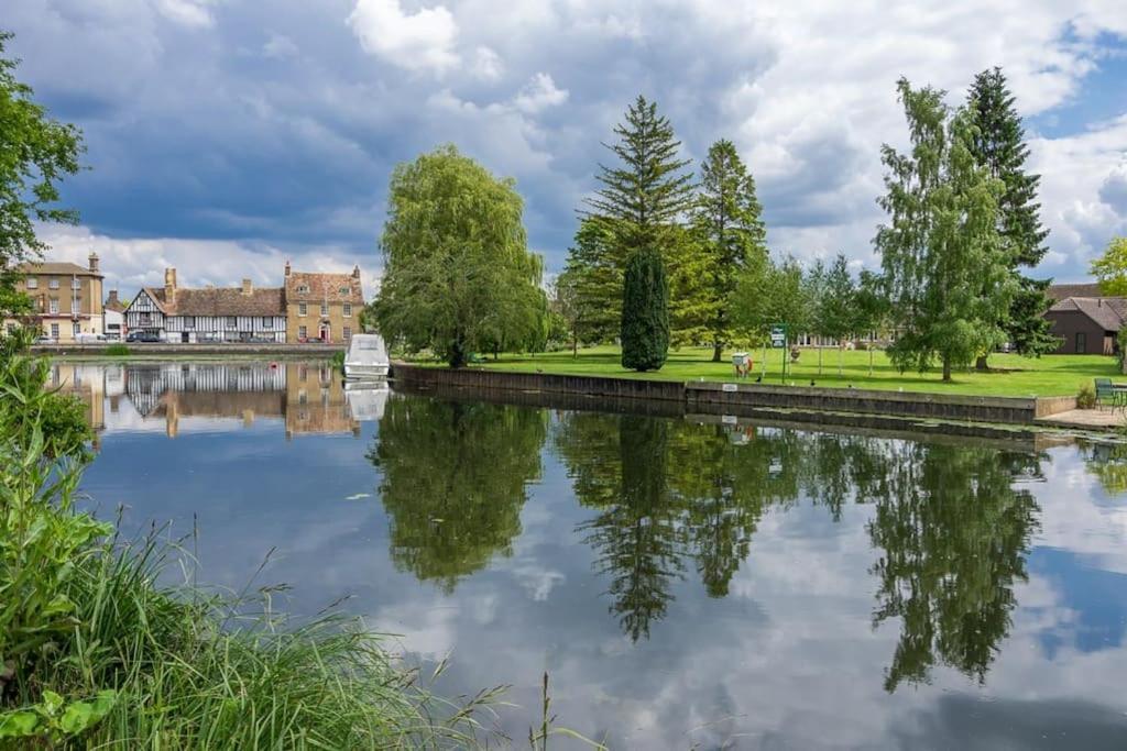 The Old Hay Barn - Games Room, Gym, Sleeps 8 Godmanchester Εξωτερικό φωτογραφία